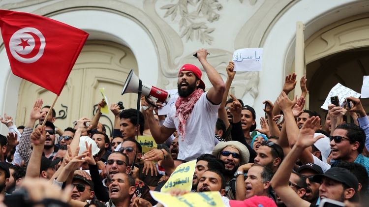 Tunisia hit by general strike, amid economic tensions