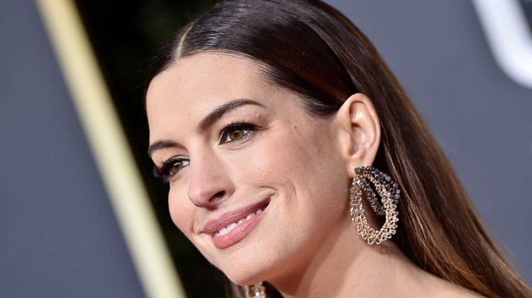 Anne Hathaway is going to play the villain