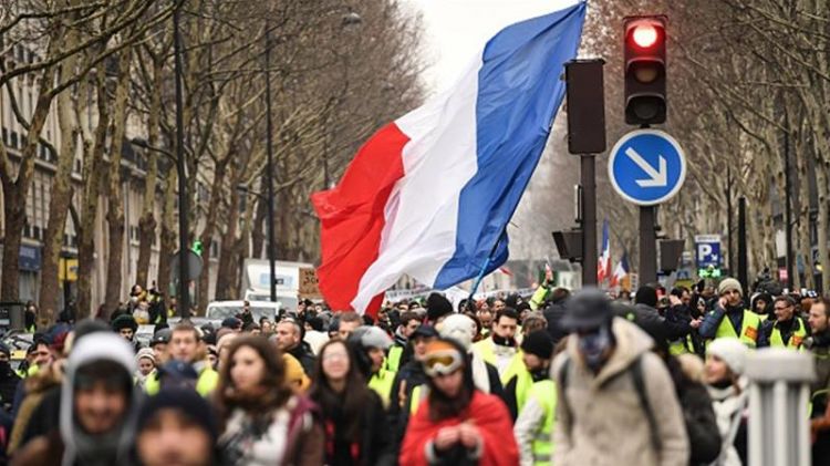 'Yellow vests' protest despite Macron's grand debate