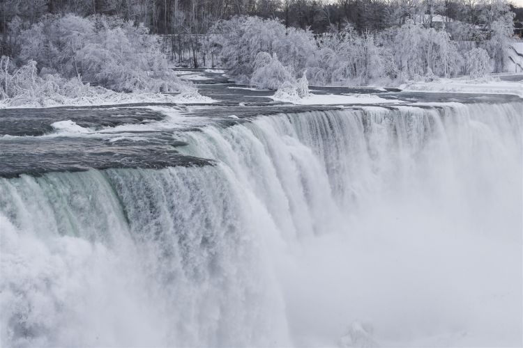 Frozen Niagara majestic views