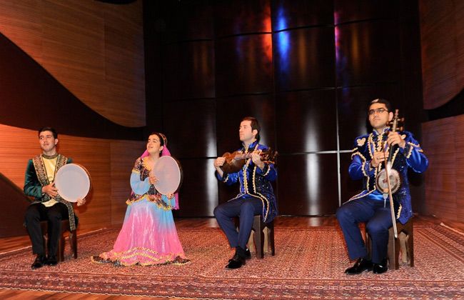 فرقة أذربيجانية تقدم عروضا فلكلورية وفنية بالمهرجان الثقافي والفني الأول لدول التعاون الإسلامي