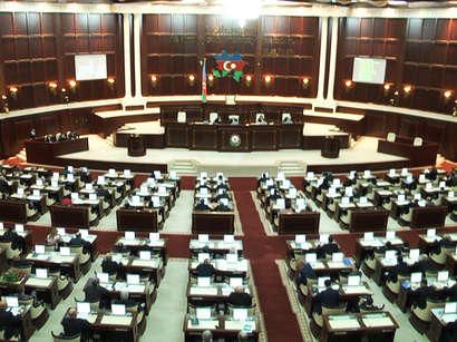 أعضاء البرلمان الأذربيجاني يجتمعون في جلسة عامة في جدول أعمال 38 مسألة