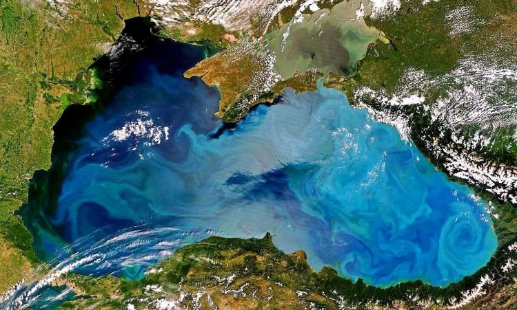 أذربيجان ورومانيا تطلقان مشاريع مشتركة في البحر الأسود