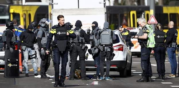 تعزيزات أمنية في هولندا عقب إطلاق نار في مدينة أوترخت، وأنباء عن مقتل شخص في الحادث