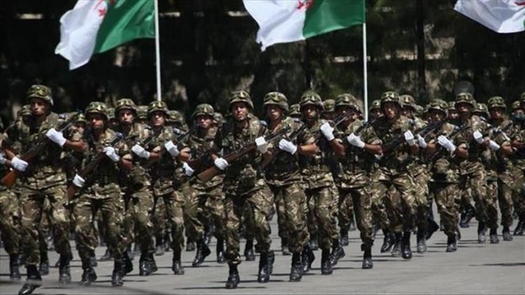 جيش الجزائر.. انحياز للحراك بانتظار مر افقة انتقال السلطة