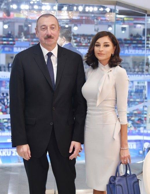 الرئيس إلهام علييف والسيدة الأولى مهربان علييفا يهنئان الشعب الأذربيجاني بمناسبة ولادة طفل المليون العاشر من سكان البلد