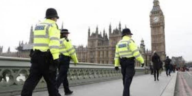سفارة: شرطة لندن تطلق النار على مركبة صدمت سيارة السفير الأوكراني عمدا
