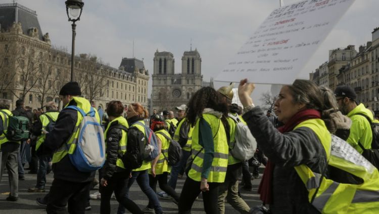 فرنسا: "السترات الصفراء" ينزلون إلى الشارع "من أجل البؤساء"