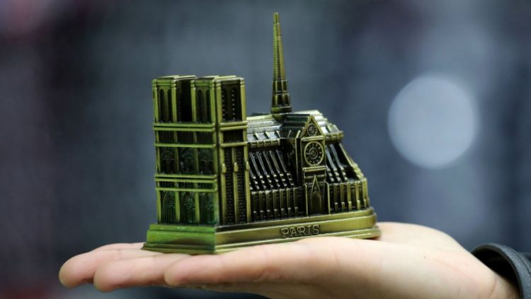 فرنسا: وزير الثقافة يؤكد أن كاتدرائية نوتردام "أنقذت بالكامل تقريبا"