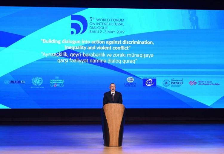حضور الرئيس إلهام علييف والسيدة الأولى مهريبان علييفا افتتاح المنتدى العالمي الخامس للحوار بين الحضارات في باكو