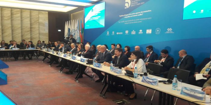 المدير العام للإيسيسكو يشارك في جلسة وزارية عقدت في إطار المنتدى الدولي الخامس حول الحوار بين الثقافات في باكو بجمهورية أذربيجان