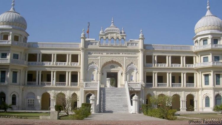 Two Indian diplomats locked up, harassed at gurdwara in Pakistan