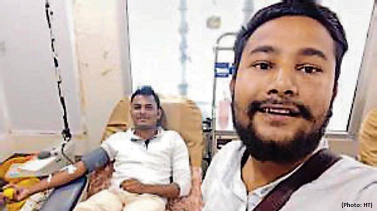 Man breaks Ramzan fast to donate blood