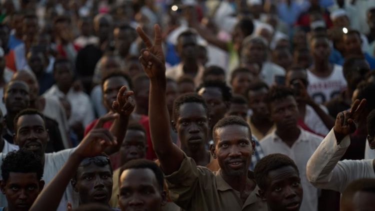 السودان.. دعوات للتظاهر والعصيان والمجلس العسكري يعلن استئناف المفاوضات