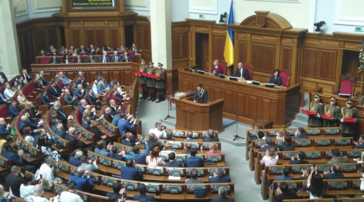 Prezident Vladimir Zelenski Ukrayna xalqına sədaqət andı içib