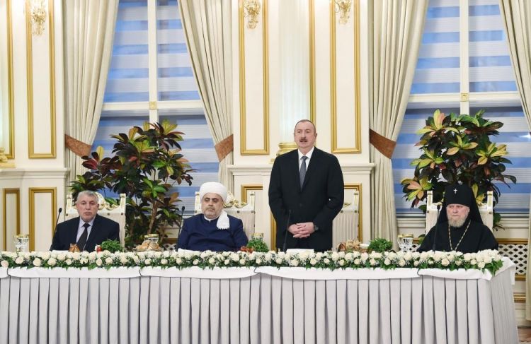 الرئيس الهام علييف حضر حفل الإفطار بمناسبة شهر رمضان المبارك صور