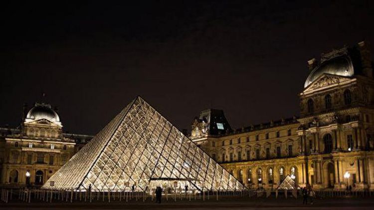 Лувр закрыли из-за забастовки