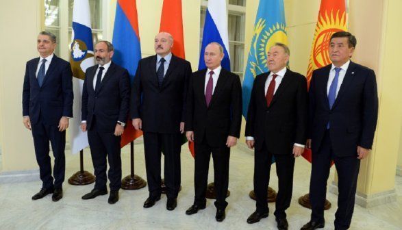 Nazarbayev hamıya orden verdi Paşinyandan başqa
