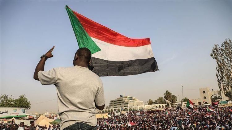 السودان.. "العسكري" وقوى التغيير أمام اختبار الإضراب العام