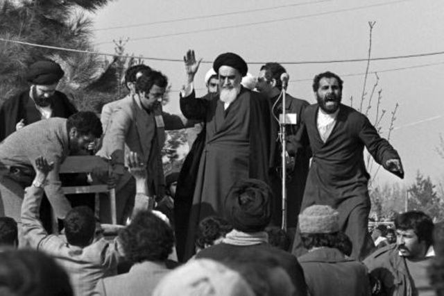 الخميني لا يزال مرجعاً فقهياً وسياسياً في إيران بعد 30 عاماً على رحيله