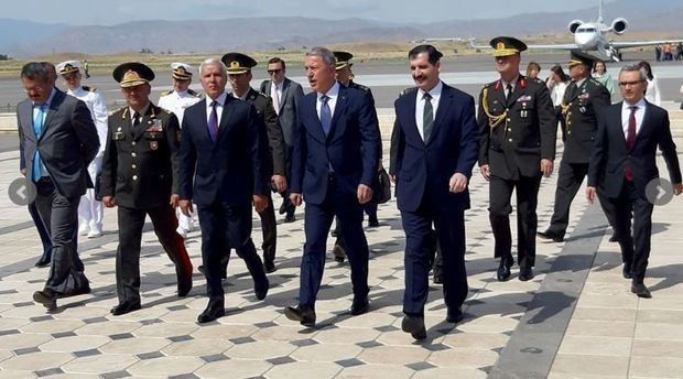 اجتماع  وزيري دفاع أذربيجان وتركيا في ناخشيفان