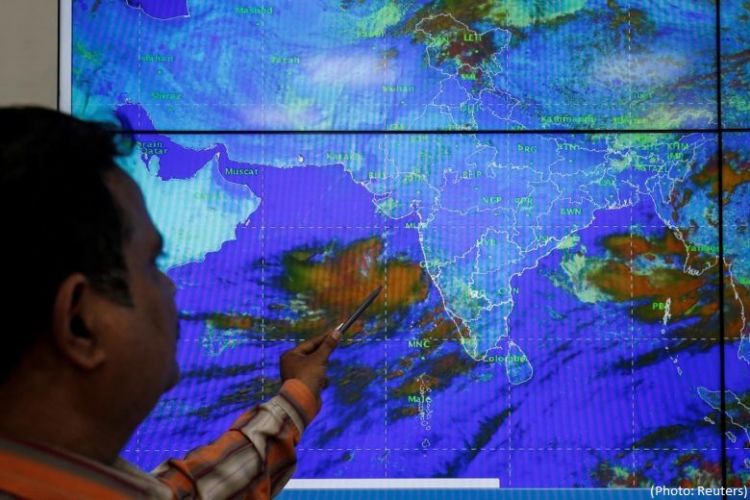 India evacuates hundreds of thousands as cyclone Vayu gathering intensity