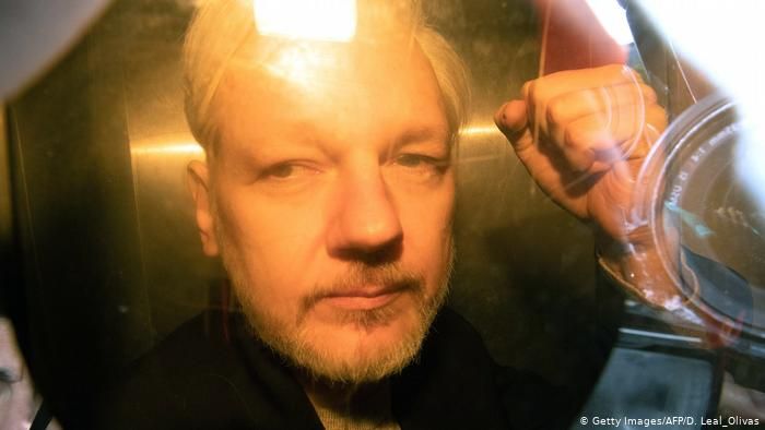 UK signs extradition request for Julian Assange