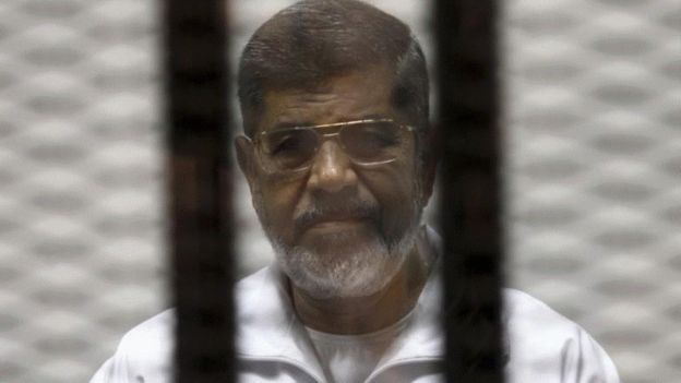 وفاة محمد مرسي، الرئيس المصري السابق خلال جلسة محاكمته