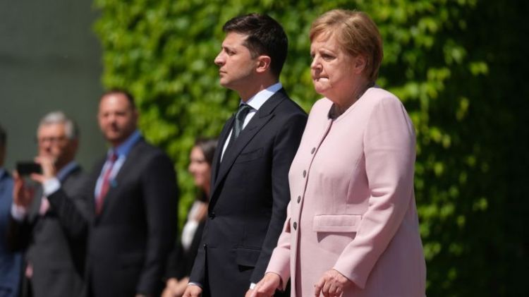 Merkel seen visibly trembling during meeting with Zelensky