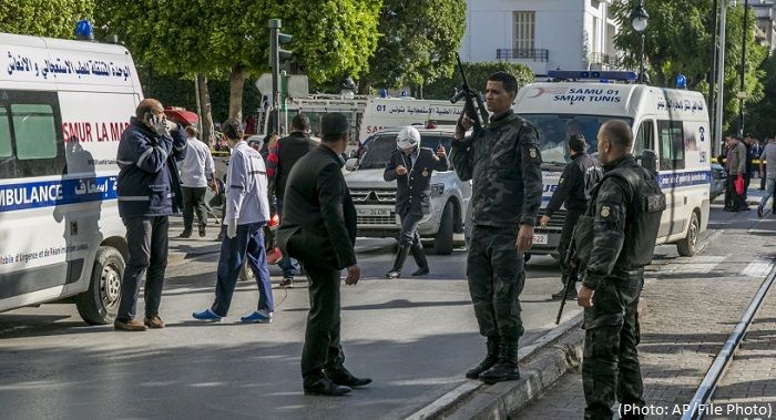 Suicide bomber attacks police car in Tunisian capital