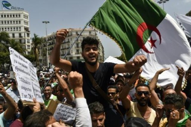 تظاهرة طلابية جديدة في العاصمة الجزائرية ليوم الثلاثاء العشرين على التوالي