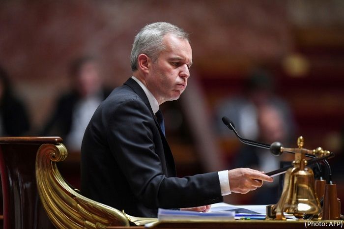 French minister resigns after lobster dinner scandal