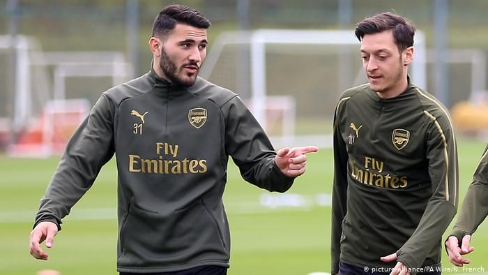 Arsenal's Ozil and Kolasinac escape knife-wielding attackers