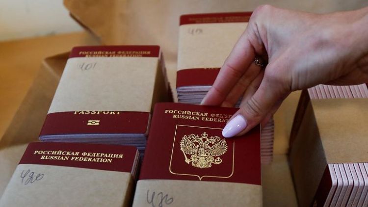 Estonia gives support to Ukraine Russian passports offered by Putin to Ukraine will not be recognized