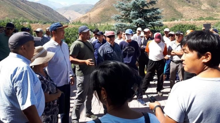 Police stormed ex-President of Kyrgyzstan's house again