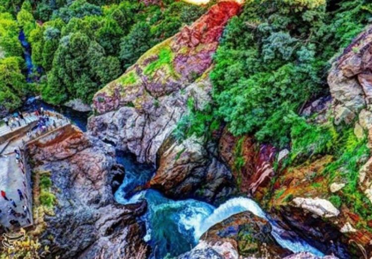 شلال "شلماش" من المناظر الطبيعية المذهلة في أذربايجان الغربية