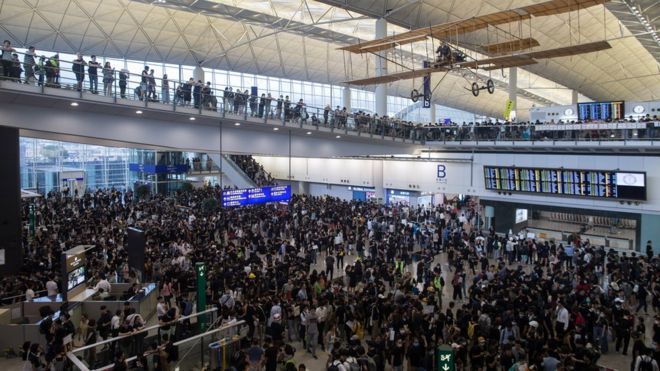 Hong Kong protests Airport cancels flights as thousands occupy