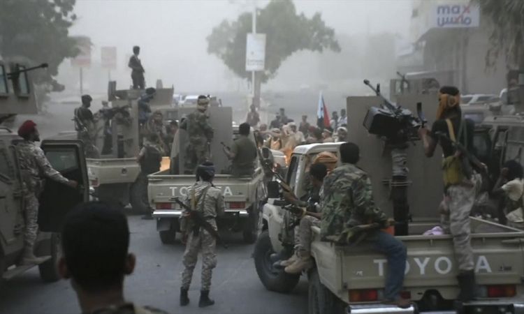 'Scores' killed in Yemen as UAE-backed fighters seize parts of Aden