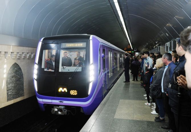 Bakı metrosunda qatarların intervalında fasilə yaranıb