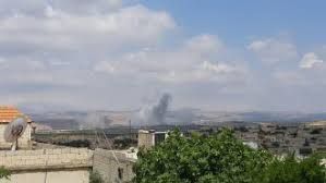 المرصد: انفجار سيارة وغارات جوية تستهدف مدينة إدلب السورية