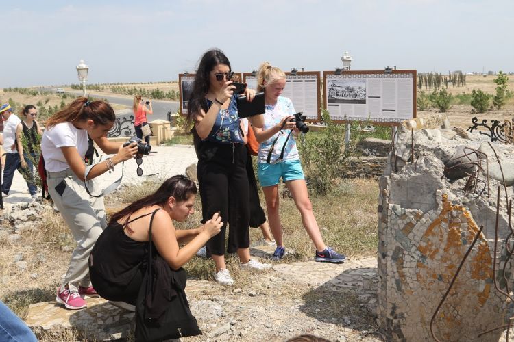 زيارة الطلبة الأجانب لمناطق الجبهة لأذربيجان