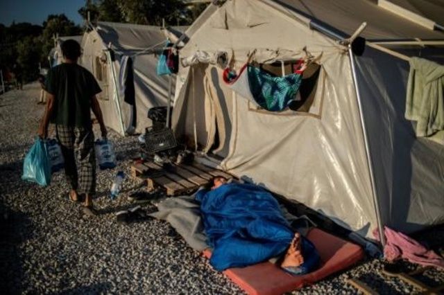 جزيرة ليسبوس اليونانية تحت ضغوط مع تزايد أعداد المهاجرين الواصلين إليها