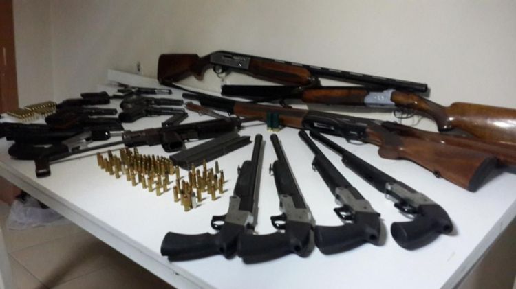 Polis Nardaranda silah-sursat aşkarladı
