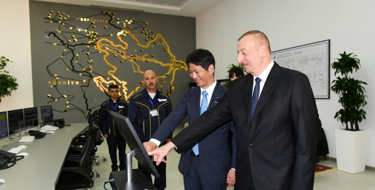 حضور رئيس جمهورية أذربيجان إلهام علييف لحفل افتتاح محطة كهرباء "شمل -2" في باكو.