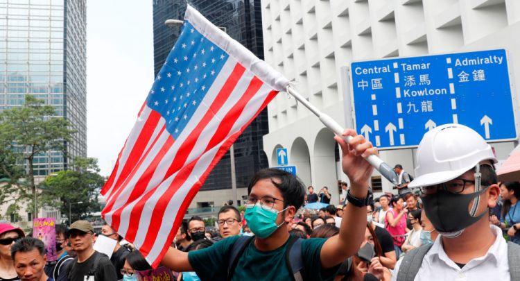 متظاهرو هونغ كونغ يدعون ترامب "لتحرير" مدينتهم
