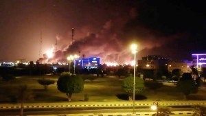 السيطرة على حريقين اندلعا بعد هجوم بطائرات مسيرة على معملين تابعين لـ “أرامكو” السعودية