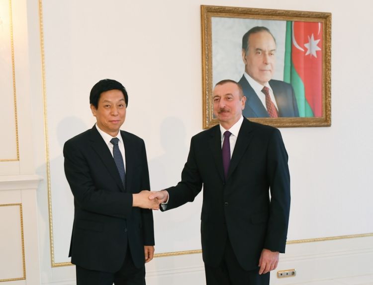 الرئيس إلهام علييف يلتقي رئيس اللجنة الدائمة للمجلس الوطني لنواب الشعب الصيني