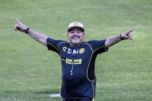 Komandasının ilk qələbəsinə sevinən Maradonadan maraqlı rəqs
