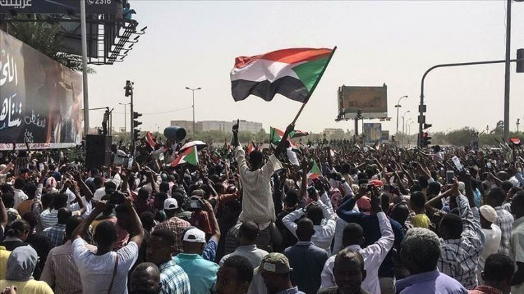 بين المحاور الإقليمية.. هل يسير السودان بتوازن؟