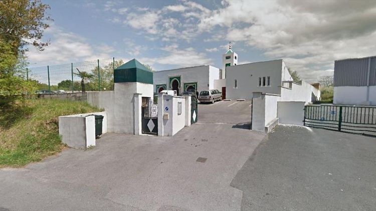 Suspect in 80s questioned over attack on mosque in Bayonne